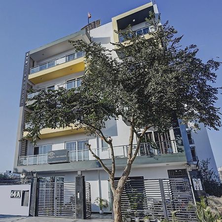 Super Townhouse Tipsyy Near Bestech Central Square Mall 구르가온 외부 사진