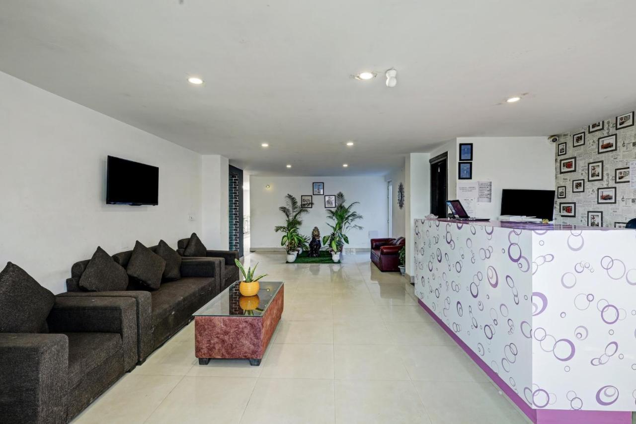 Super Townhouse Tipsyy Near Bestech Central Square Mall 구르가온 외부 사진