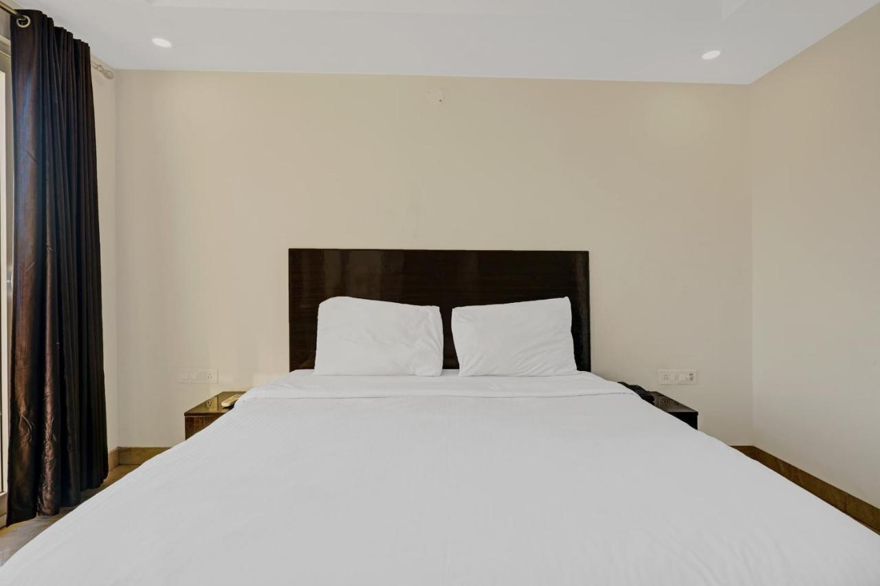 Super Townhouse Tipsyy Near Bestech Central Square Mall 구르가온 외부 사진