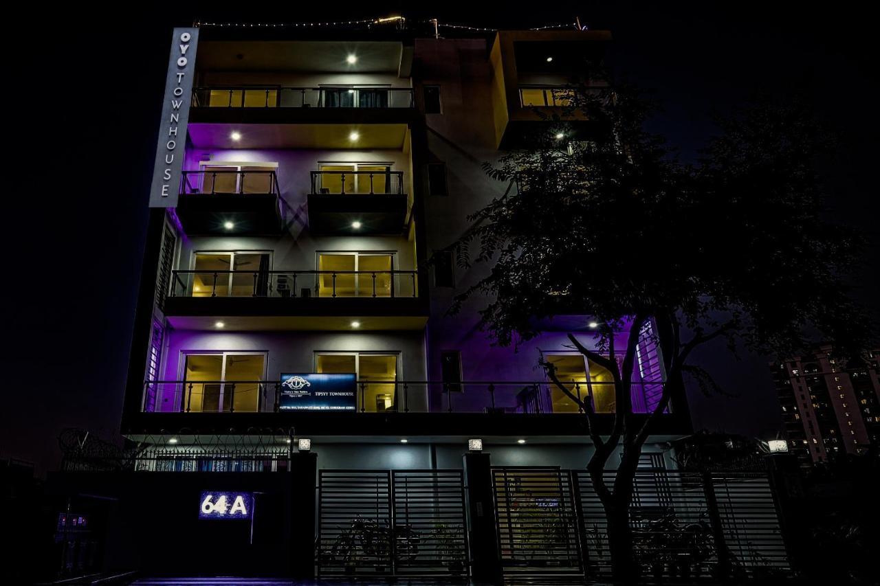 Super Townhouse Tipsyy Near Bestech Central Square Mall 구르가온 외부 사진