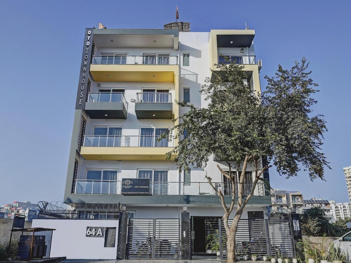 Super Townhouse Tipsyy Near Bestech Central Square Mall 구르가온 외부 사진