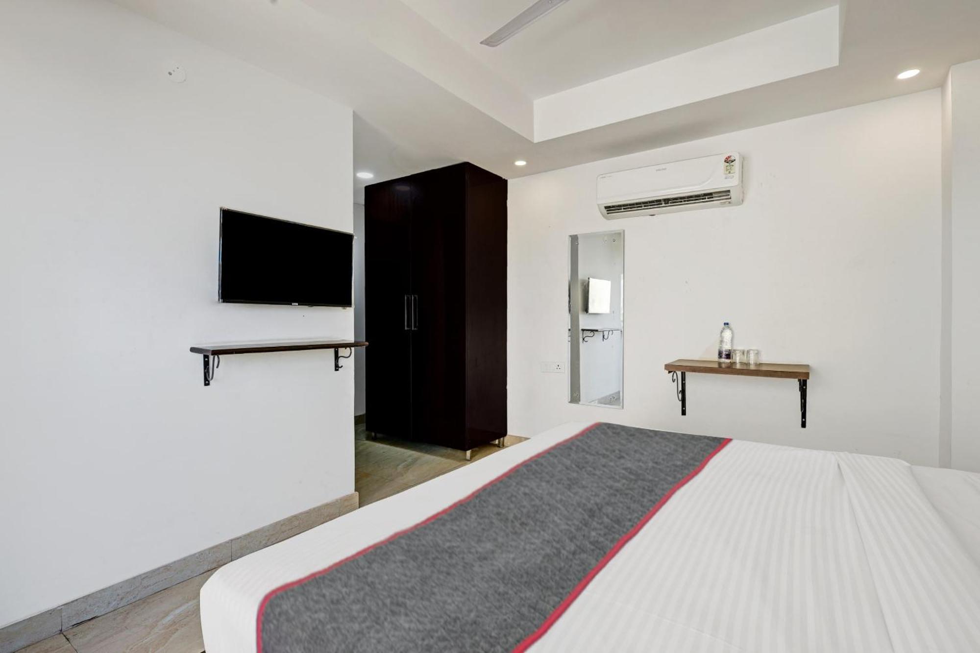 Super Townhouse Tipsyy Near Bestech Central Square Mall 구르가온 외부 사진