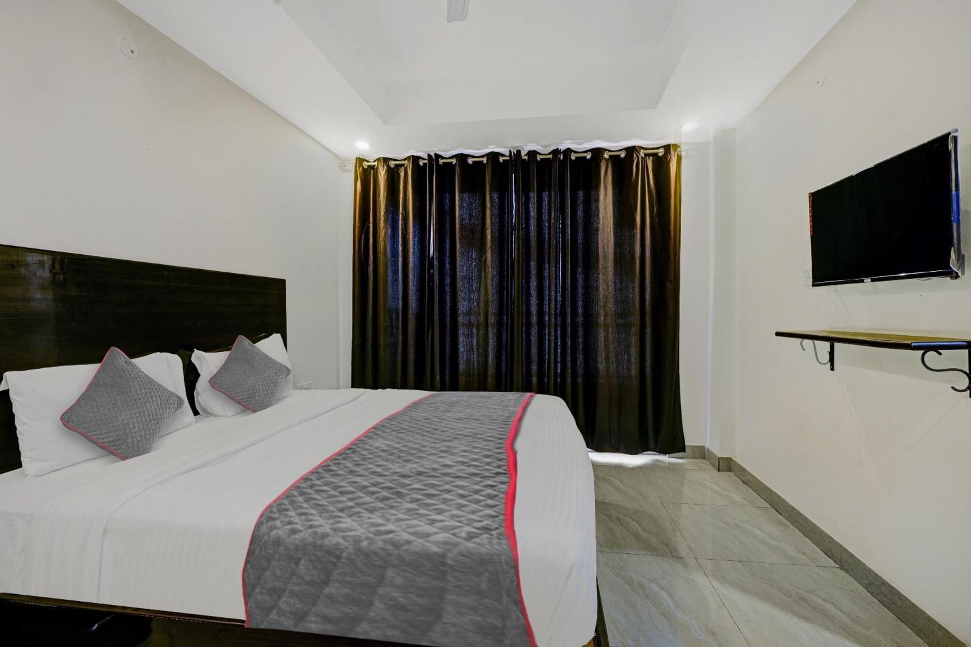 Super Townhouse Tipsyy Near Bestech Central Square Mall 구르가온 외부 사진