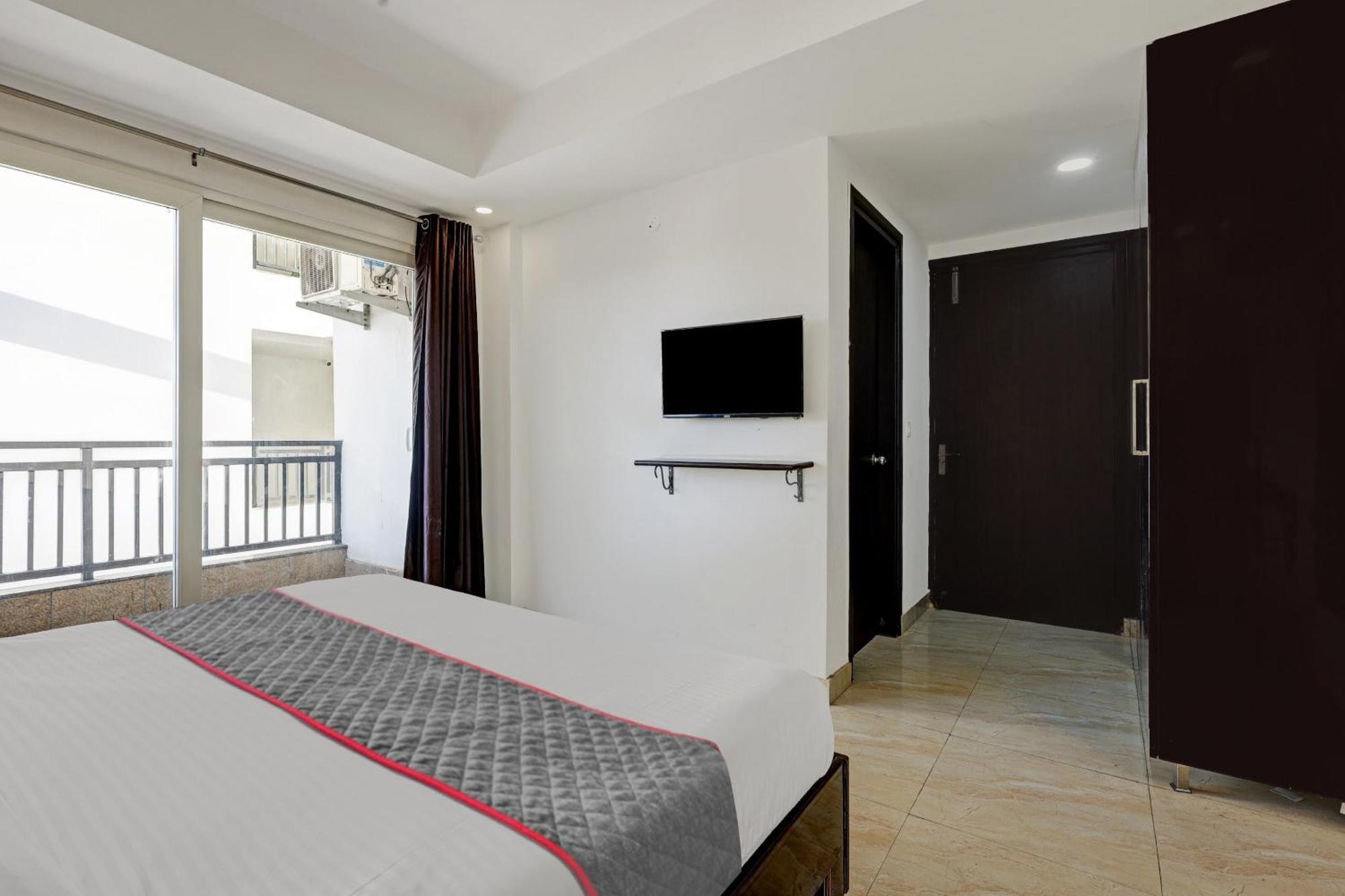 Super Townhouse Tipsyy Near Bestech Central Square Mall 구르가온 외부 사진