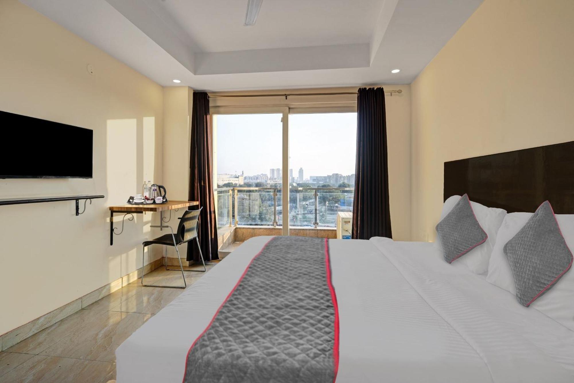 Super Townhouse Tipsyy Near Bestech Central Square Mall 구르가온 외부 사진