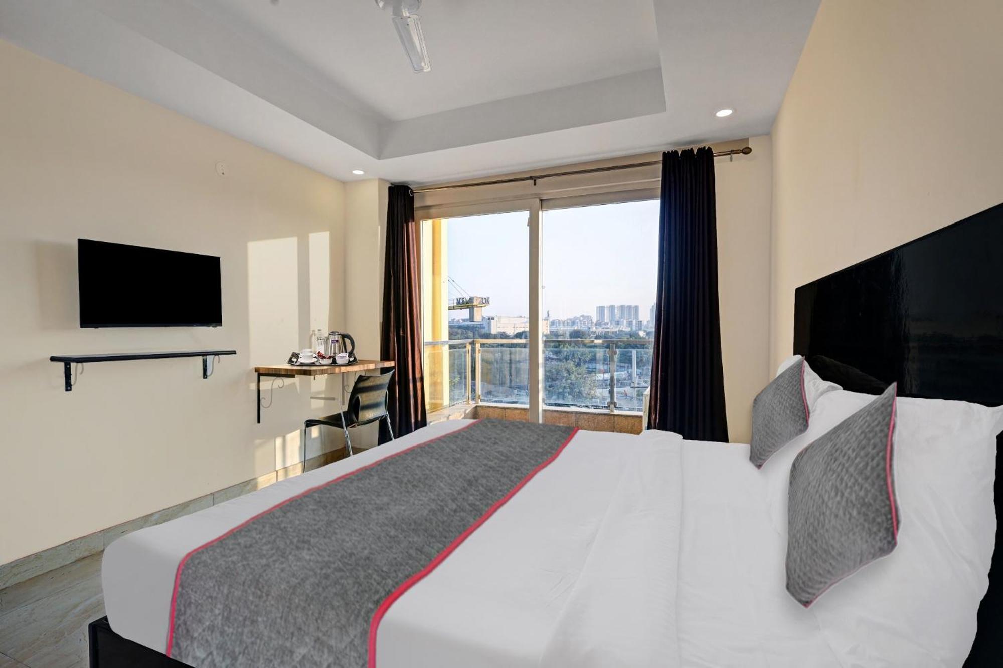 Super Townhouse Tipsyy Near Bestech Central Square Mall 구르가온 외부 사진
