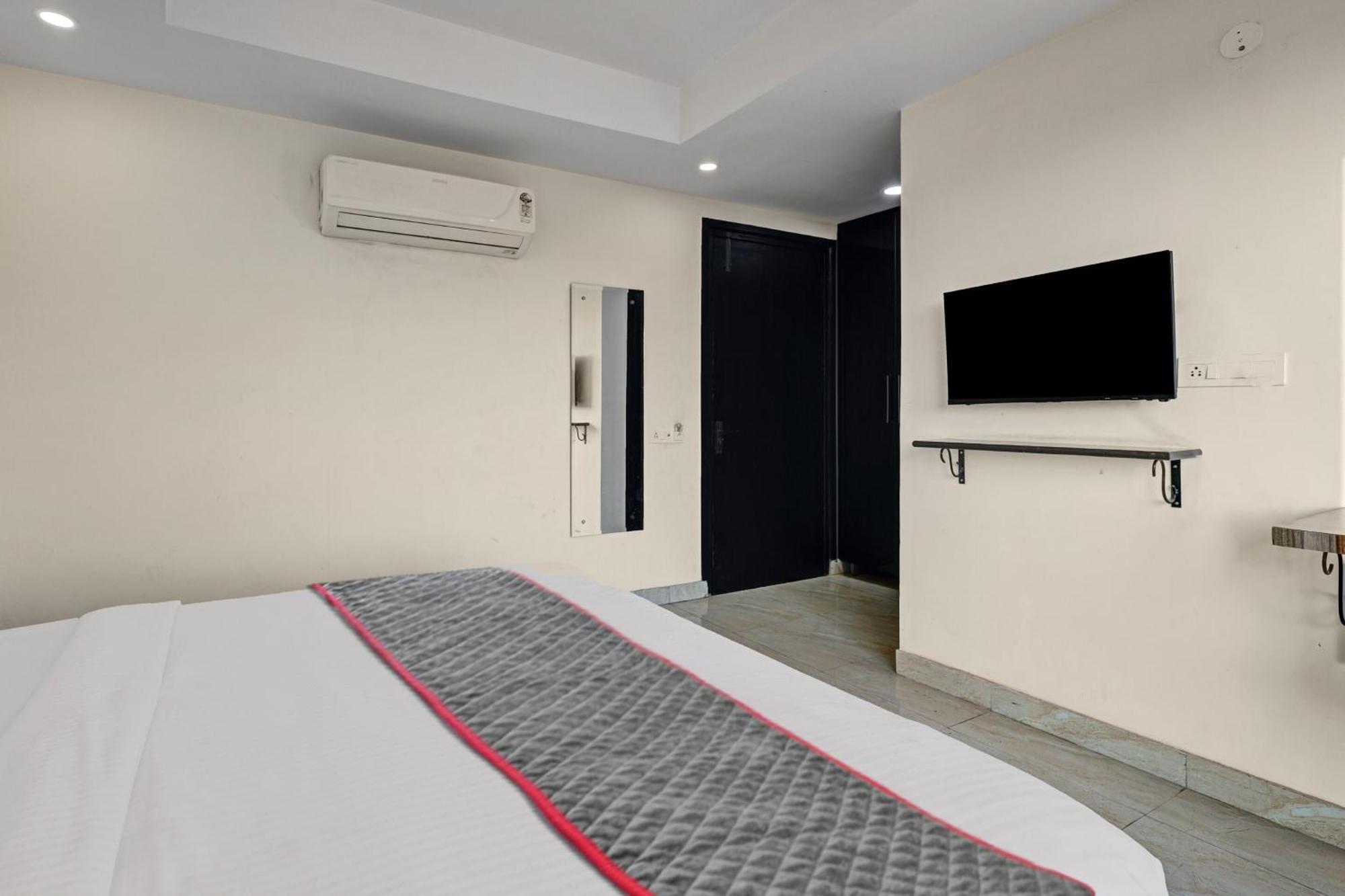 Super Townhouse Tipsyy Near Bestech Central Square Mall 구르가온 외부 사진
