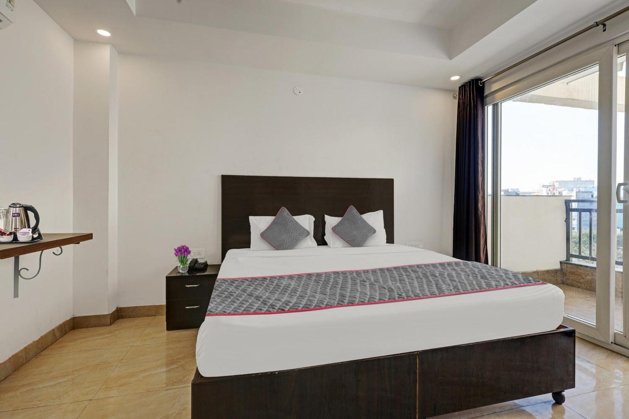 Super Townhouse Tipsyy Near Bestech Central Square Mall 구르가온 외부 사진