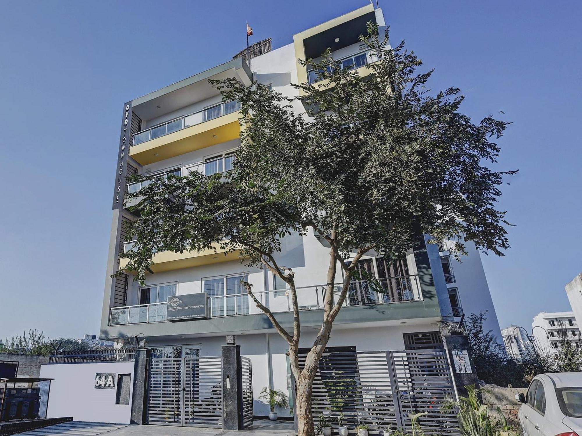 Super Townhouse Tipsyy Near Bestech Central Square Mall 구르가온 외부 사진