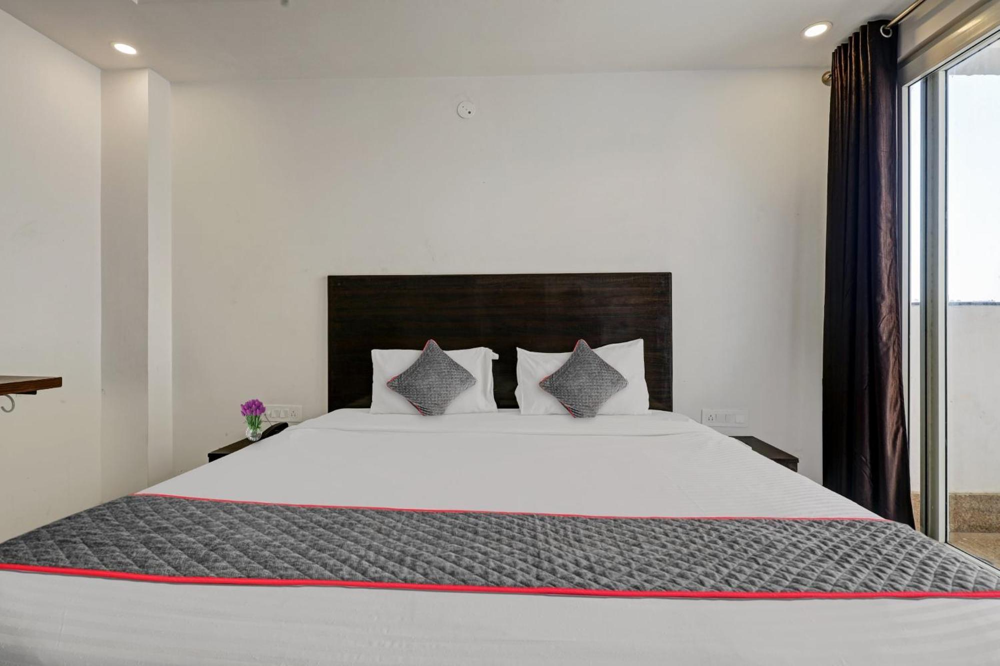 Super Townhouse Tipsyy Near Bestech Central Square Mall 구르가온 외부 사진