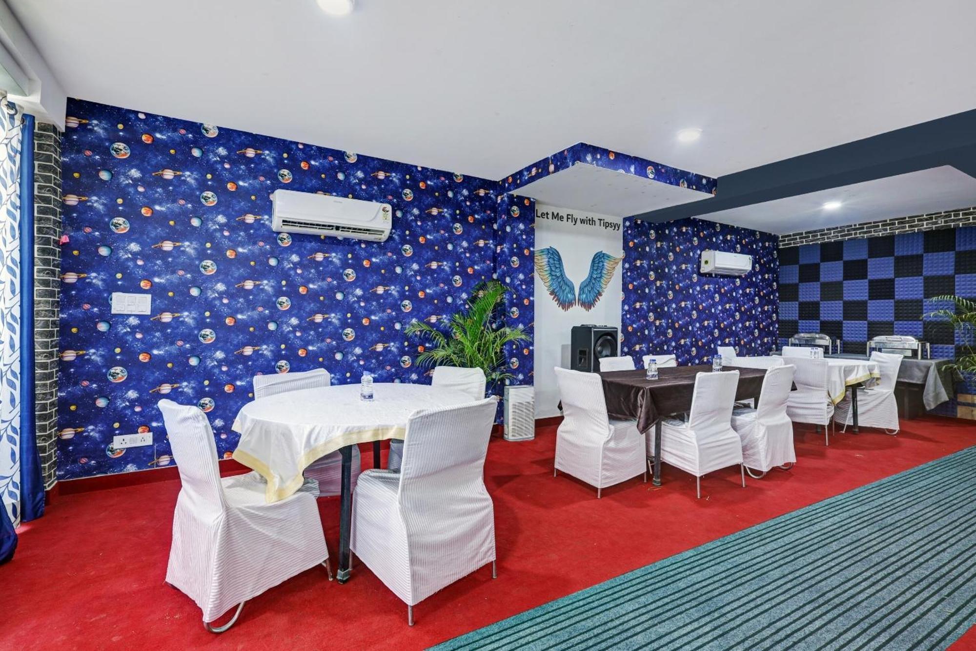 Super Townhouse Tipsyy Near Bestech Central Square Mall 구르가온 외부 사진